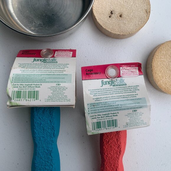 BIRD SUPPLIES - 5pc lot PARROT MACCAW, cage accessories, bowl, 2 pedicure perch - Picture 4 of 7